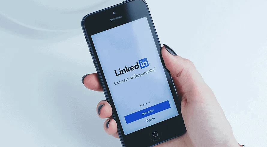 Best Time to Post on LinkedIn by Industry